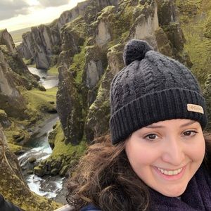 Meet your Posher, Laura